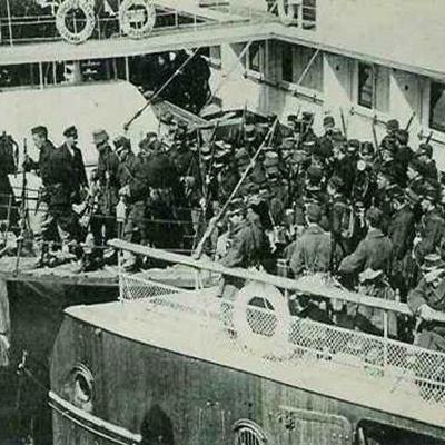 Troops of the 4th division disembark at Ostend