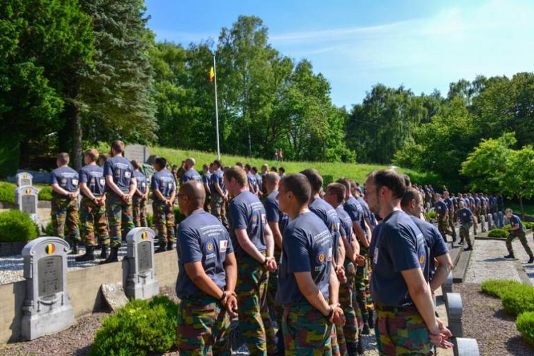 Le cimetière militaire de Chaudfontaine est investi par quelque deux cents coureurs.